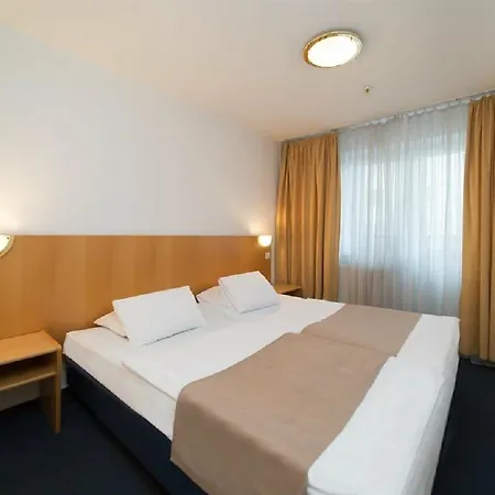 Hotel Express Congress 3*
